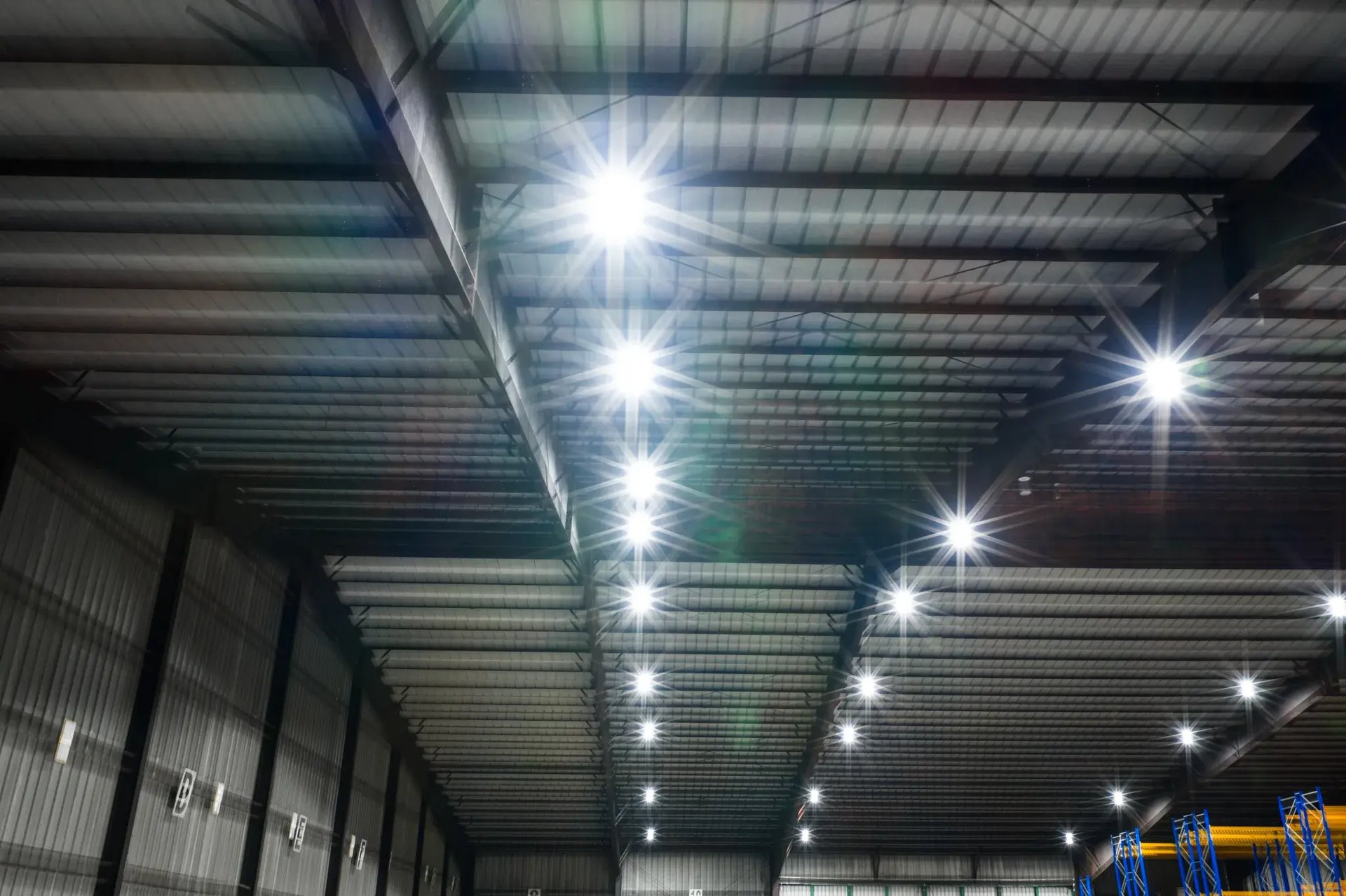 Interloods-renovatie-industriële-gebouwen-dak-DEUFOL-Antwerpen_2