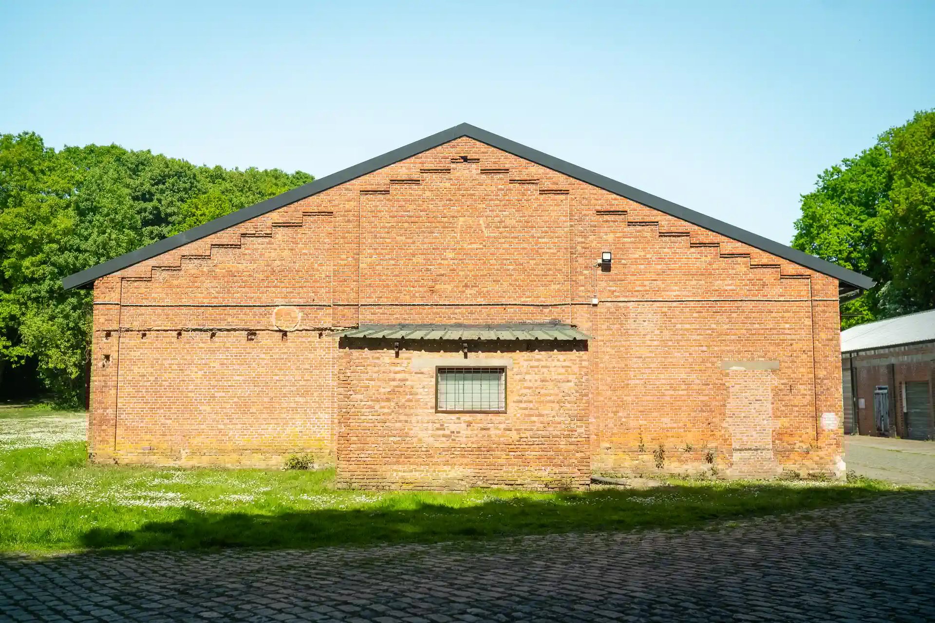 Interloods-renovatie-industriële-gebouwen-dak-Gemeente-Wommelgem_9