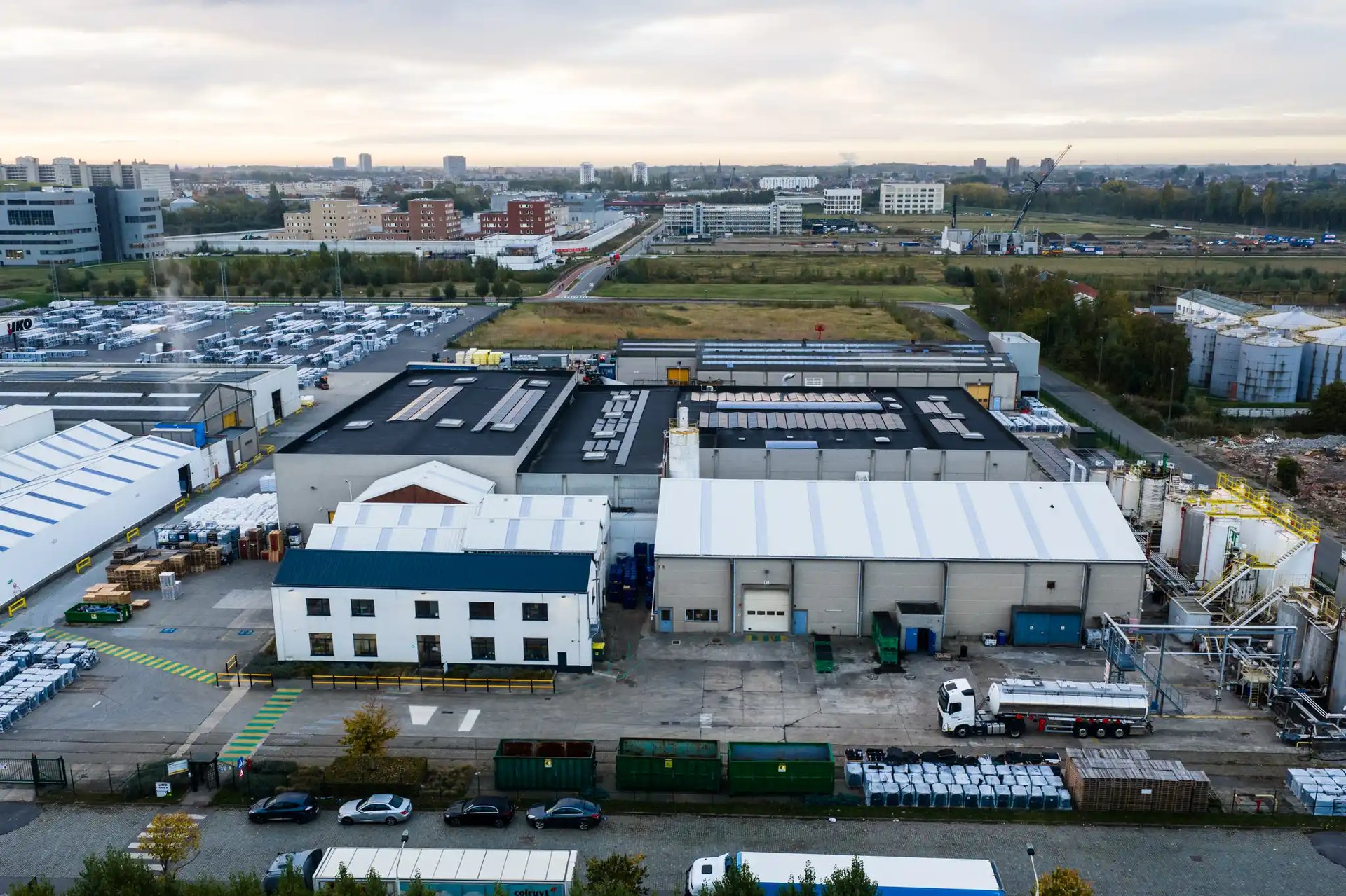 Interloods-renovatie-industriële-gebouwen-dak-IKO-Antwerpen_8