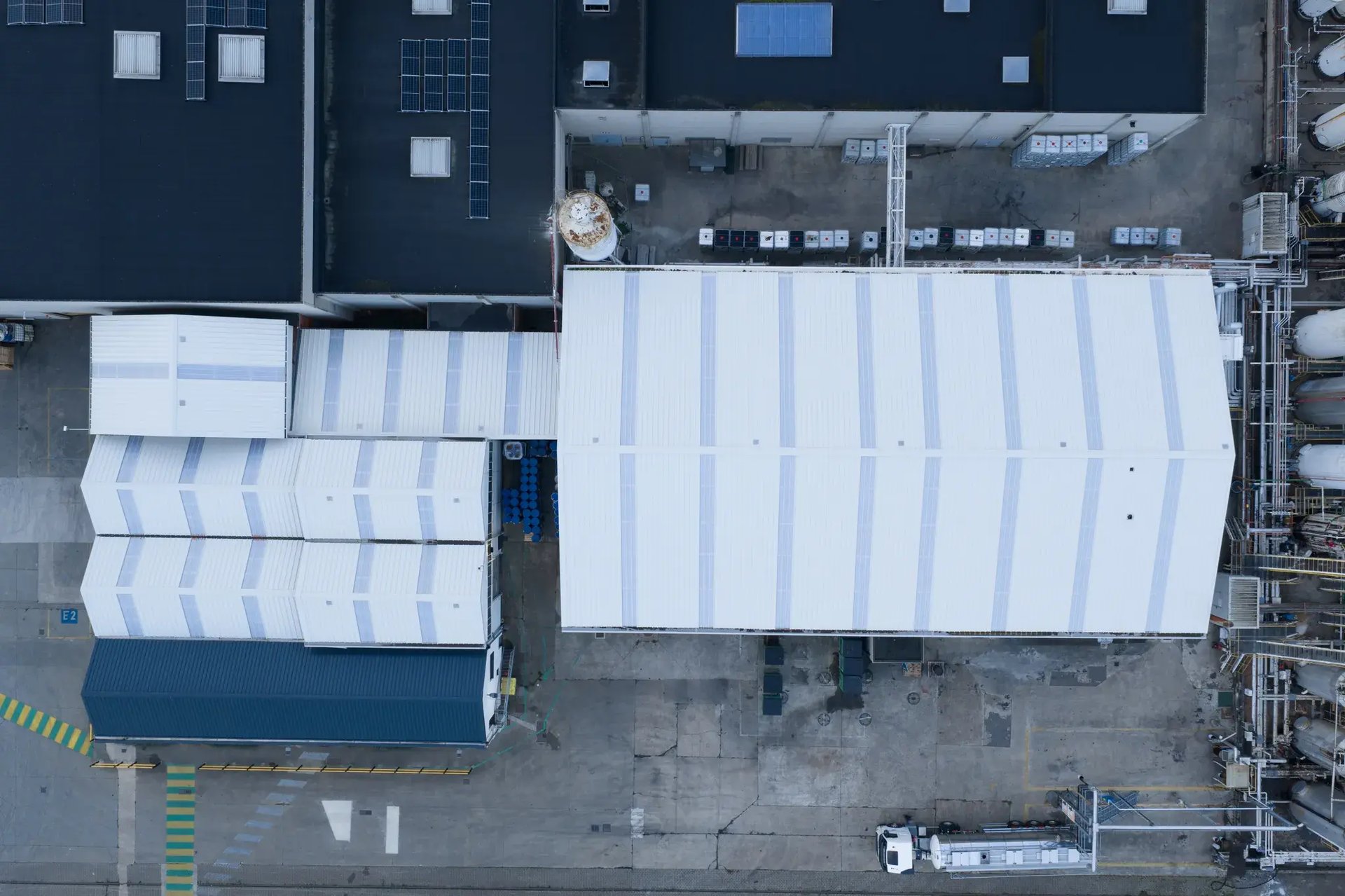 Interloods-renovatie-industriële-gebouwen-dak-IKO-Antwerpen_9