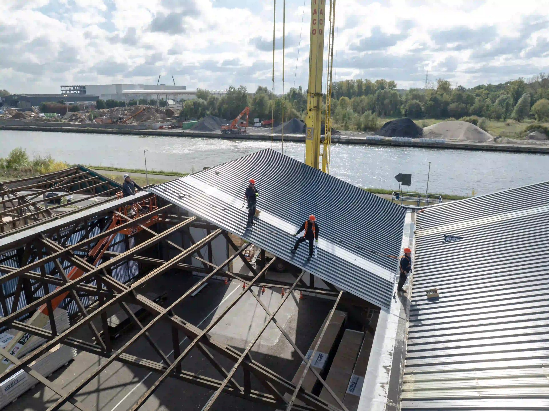 Interloods-renovatie-industriële-gebouwen-dak-Martens-Hout-Schoten